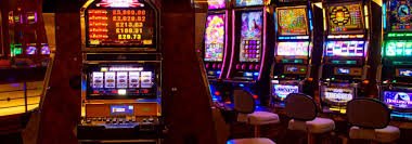 sengtoto login mobile app interface showing slot games and live dealer options
